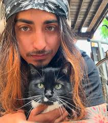 PSA: There is a very dangerous and manipulative person named Rob AKA GIZMO  in the Chicago EDM community. He is emotionally and physically aggresive  towards women. His own baby momma has a