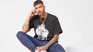 Dimitris giannoulis also known by his stage name snik is a greek rapper. Snik O Koryfaios Raper Ths Elladas Epistrefei Me To Neo Single Rappers Singer Rap