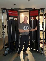 In addition to these standard amenities, many world gym locations include child care, tanning, massage, juice bars, and retail areas stocked with nutritional supplements and fitness apparel.more. World Gym 3 Dhz Fitness