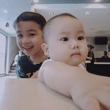 Ka chat lang dati. Ngayon asawa ko na. Ikaw?