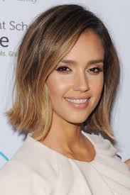 Se si sceglie il caschetto, l'ideale è puntare sull' . Capelli Crespi I Tagli E Le Pettinature Per Gestirli Senza Impazzire Capelli Idee Per Capelli Acconciature