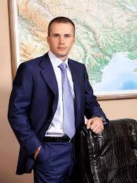 Состояние александра януковича сейчас оценивается в $ 130 млн. Aleksandr Yanukovich Okonchatelno Zabral Tamozhnyu Ekonomicheskaya Pravda