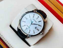 Besoin d'un conseil, montre élégante Images?q=tbn:ANd9GcSliw3cjyEWBOGqucGzDs2kxdpCG5q0QKJesQ&usqp=CAU