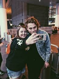 Luke Hemmings With Fan Luke Hemmings Luke Jet Black Heart
