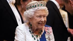 Some she owns outright as personal possessions, while others she owns in the interest of the crown. The Truth About Queen Elizabeth S Favorite Tiara