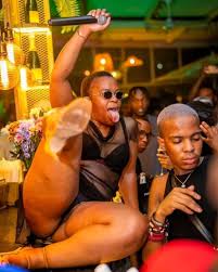 Zodwa Wabantu Flaunts Naked Ass on Vacation with Younger Boyfriend –  Airtime Chicks
