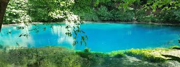 Das rusenschloss entstand um 1080 auf einem felsen über dem stadtteil gerhausen. Blautopf Stadt Blaubeuren