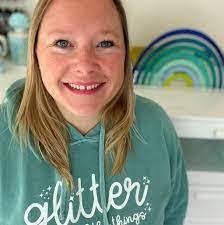 Paula Annis's Instagram, Twitter & Facebook