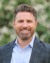 Erin Kinnett's Instagram, Twitter & Facebook