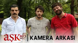Basrollerini Kubilay Aka Afra Saracoglu Sadi Celil Cengiz Ve Cemil Sahin In Paylastigi Ask Bu Mu Filminin Kamera Arkasi Youtube Da Hemen Ask Budur Ask Film