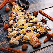 Puis, il faut découper la c'est double couche de pâte feuilletée, avec entre les deux une farce au pesto et/ou pesto rosso et. Sapin Feuillete De Noel Au Nutella