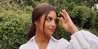 The bachelor star rachael kirkconnell slammed as fans unearth 'racist' posts amid rumors she is the frontrunner in matt james' season. Rachael Kirkconnell Allegedly Spotted Reading Book About Race Issues