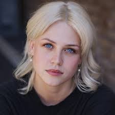 Lola Mcleod's Instagram, Twitter & Facebook