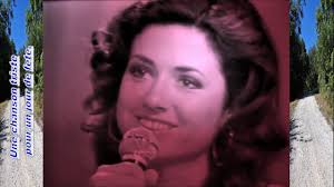 At the age of 16 she won the sanremo music festival in 1964 singing non ho l'età (i'm not old enough) Gigliola Cinquetti Une Chanson Triste Pour Un Jour De Fete Youtube