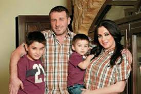 أكدت الممثلة السورية سلاف فواخرجي أن الظرف الدرامي الحالي ليس صحياً على جميع الأصعدة، كما أن النفوس قد تكون تغيّرت، مشيرة الى أنها إشتاقت للتمثيل مع. ØµÙˆØ± Ø³Ù„Ø§Ù ÙÙˆØ§Ø®Ø±Ø¬ÙŠ ØªØ­ØªÙÙ„ Ø¨ØªØ®Ø±Ø¬ Ø§Ø¨Ù†Ù‡Ø§ Ø§Ù„Ø¨ÙƒØ± Ø§Ù„Ø´Ø§Ø¨ Ù†Ø³Ø®Ø© Ø¹Ù† ÙˆØ§Ù„Ø¯ØªÙ‡ Ù…Ø¬Ù„Ø© Ù‡ÙŠ