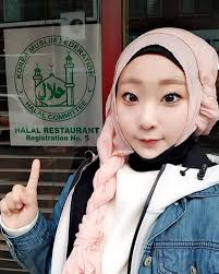 Kenalan dengan Ola Bora Song, Guru Agama yang Berasal dari Korea