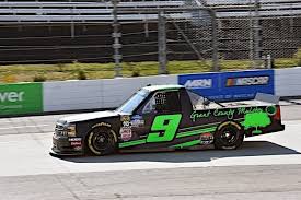Nascar camping mondial truck series este un camion de curse serie deținute și operate de către asociația națională pentru stoc car auto racing , și este vehiculul camping world truck series al triplului campion al seriei matt crafton. Codie Rohrbaugh Scores First Career Top 10 In Martinsville Truck Race