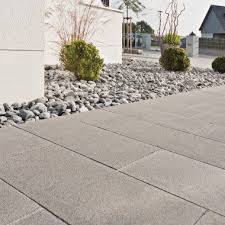 Einfahrt Aus Grauen Terrassenplatten Aus Granit Einfahrt Pflaster Garageneinfahrt Einfahrt