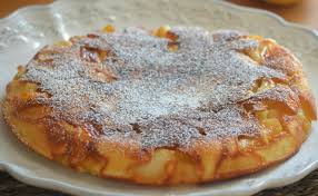 Gateau A La Poele Aux Pommes Ce Gateau Est Rapide A Faire Et Tres Bon La Pate Pourra Vous Paraitre Liquid En 2020 Gateau Aux Pommes Pomme A La Poele Gateau