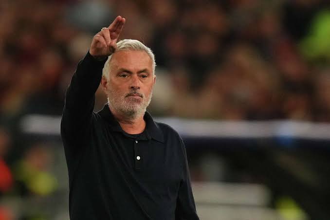 José Mourinho bestowed with 'eternal glory' by Roma fans in winning return  as Real Madrid coach