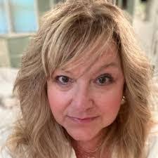 Dana Bonham's Instagram, Twitter & Facebook