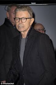 David bowie's last photoshoot, to promote his new album blackstar, shows the music legend dressed in a black fedora hat and suit designed by thom browne. David Bowie Poses During Last Photo Shoot By Jimmy King For His Blackstar Album Daily Mail Online