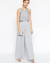 Seien Sie Der Hingucker Bei Der Nachsten Hochzeit Mit Einem Trendigen Jumpsuit Outfit Hochzeit Gast Hochzeitsgaste Outfits Kleidung Brautmutter