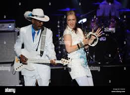 Philadelphia, Pennsylvania, USA. 27th Aug, 2015. Legendary bass guitarist,  LARRY GRAHAM, and band member, ASHLING COLE, performing at the Dell Music  Center's 'Essence Of Entertainment' 2015 summer concert series Graham  formerly bassist