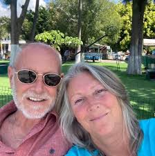 Best kid friendly neighborhoods in La Paz to live. Walmart side or opposite  side?