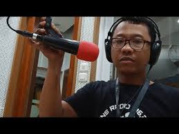 Masker yang baik adalah masker bedah dan biasa digunakan orang sakit atau memiliki gejala atau gunakan masker kain untuk masyarakat sehat, yang berbahan katun. Ngeronda Ame Tato Malam Jumat Bens Radio 106 2 Fm Jakarta