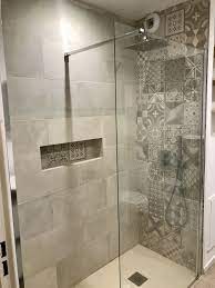 Vintage carrelage imitation carreaux de ciment 60 x 60 cm. Douche Carreaux De Ciment Carreau Beige 30x60 Cm Mur Niche Bac A Douche Recoupable Beige Salle De Bain Tendance Idee Salle De Bain Amenagement Salle De Bain