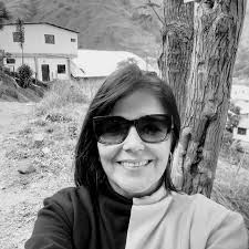 La vida me enseñó que a veces no todo lo que quiero lo puedo tener. Me  enseñó que por más fuerte que sea el golpe y la herida, nada duele para  siempre