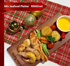 The herbed cream cheese and delicious basil dipping sauce takes this festive platter to the next level! Christmas Menu Mix Seafood Platter Auction Rooms Georgetown Arg Facebook