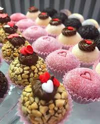 Feito com amor! amor de mãe 💝 Produtos Donna Ivone, em homenagem a mãe que  inspirou a nossa brigadeira!!!