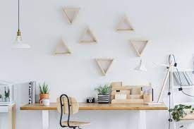 Diversamente dalla sedia, che necessita di una scelta accurata per non provocare dei danni alla salute, la scrivania per lo studio in casa è un puro vezzo personale. Arredamento Studio In Casa 5 Consigli Per Un Ufficio Pratico E Di Design