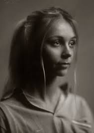 Hi all! I'm Laura Dell'Aquila, I'm the quirky, coffee-loving photographer  behind the lens📸✨ My passion for photography started when my sister bought  me a Polaroid 600, I was mesmerized by the way