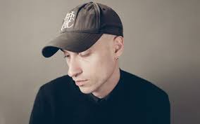 Daniel Blumberg y “The Brutalist”, el sonido de un sueño americano roto