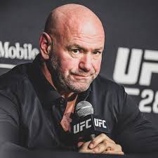 Impressive woman in power slapping game