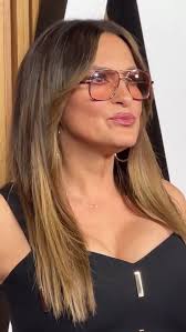 Hello fans. I really want to hear a very big "YES" from you all if you  really want me to stay