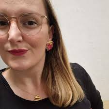 Edith Boyer, tisseuse et brodeuse de perles