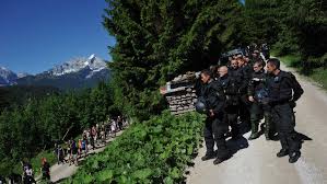 Ihnen gehören zwar nur etwa zehn prozent der weltbevölkerung an, jedoch erwirtschaften sie laut g7italy.it rund 32 prozent des weltweiten bruttoinlandsprodukts Mord Und Ein G7 Gipfel Was Ein Frankischer Polizist In 47 Dienstjahren Erlebt Nurnberg Nordbayern De