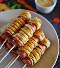 25 Recettes Originales Pour Halloween A Faire Avec Ses Enfants Diner Pour Halloween Idee Repas Halloween Repas Halloween Facile