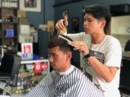 Kedai gunting rambut, vereshchagino, vereshchaginskiy rayon, perm krai, rusia. Kedai Gunting Rambut Dibenarkan Beroperasi Terima Pelbagai Reaksi Daripada Netizen