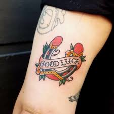Scritte Old School Disegno Tattoo Ferro Di Cavallo Scritta Good Luck Braccio Uomo Tatuaggio Tradizionale Americano Tatuaggi Tradizionali Tatuaggi Old School