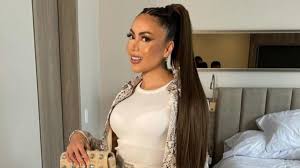 Sus seguidores percibieron el mensaje con preocupación y quedaron con la duda de saber qué había sucedido con epa colombia, pues ha sido evidente la confidencia entre ella y sus fans. Epa Colombia Se Defiende Y Dice Que Es Una Guisa Que Si Paga Impuestos