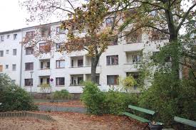 Die 2 zimmerwohnung liegt im herzen von düsseldorf, im zooviertel. Bezugsfreie 2 1 2 Zimmer Wohnung Mit Blick Auf Den Althoffplatz In Beliebter Lage Von Berlin Steglitz Immobilienmakler Berlin