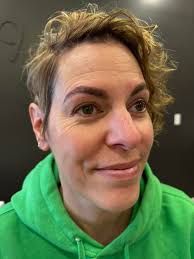 Tinting my eyebrows at home and my boyfriend just said he doesn't care for  my demeanor