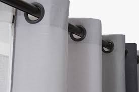 gordijnen uitgevoerd met zwarte ringen en roede zijn stijlvol en stoer tegelijk gordijn roeden gordijnen ophangen gordijnen