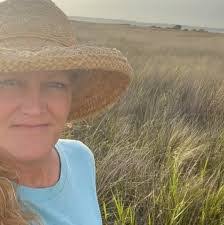 Donna Yow's Instagram, Twitter & Facebook