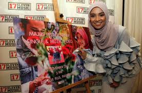 Aplikasi yang berisi kumpulan single lagu nabila rezali terbaru yang sedang populer di malaysia. Nabila Razali Akui Sedih Impian Pematah Hati Ke Ajl Musnah Hiburan Mstar